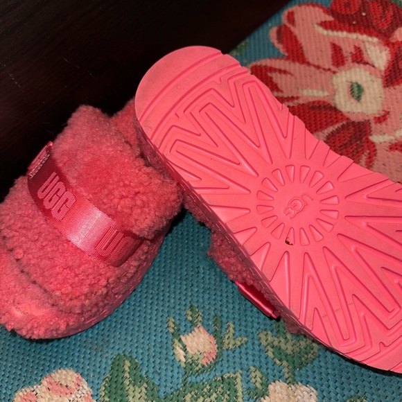UGG Fluffita Slides/Slippers Size 7 like NEW w/box - Picture 3 of 9